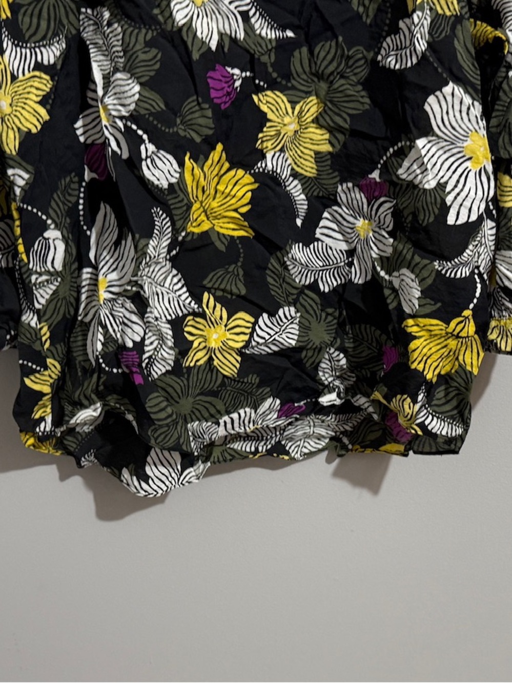 Chicos Top Womens 2.5 14 Large Floral Ruffle Sleeve Black Botanical Blouse - Picture 4 of 10